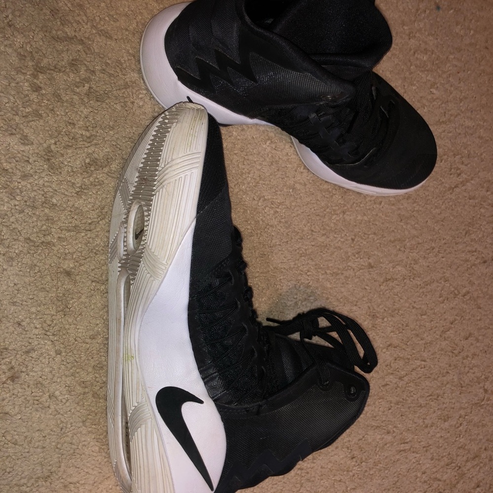 Nike Hyperdunks - Picture 3 of 4